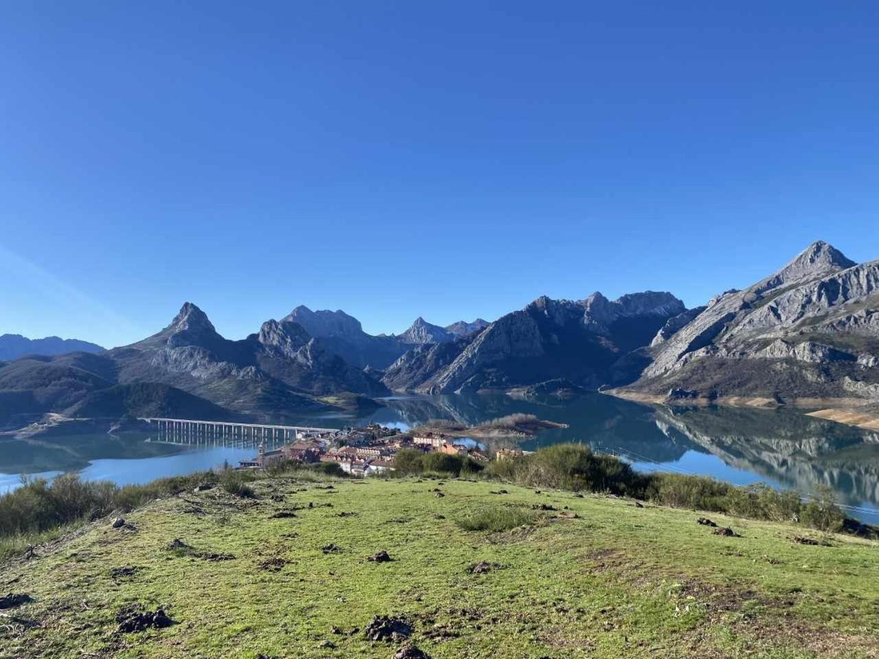 Mirador Solasierra Vistas A La Montana Y Pantano Riaño Eksteriør bilde