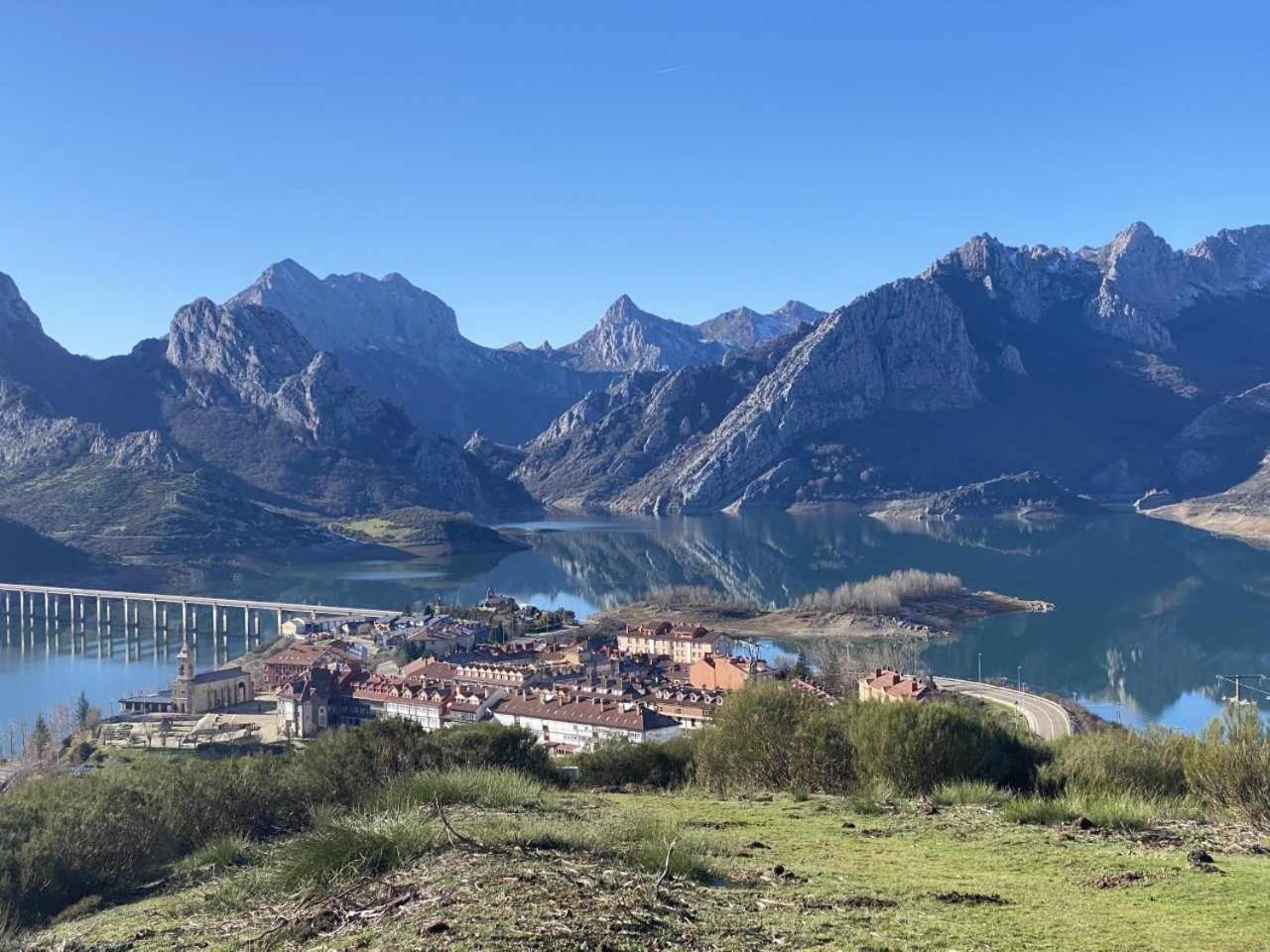 Mirador Solasierra Vistas A La Montana Y Pantano Riaño Eksteriør bilde